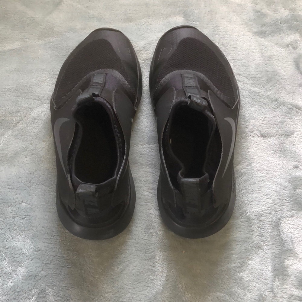 Nike Boys Flex Runner size 6Y
